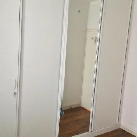 Agreable Dans Le Vieux Διαμέρισμα