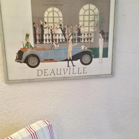 Agreable Dans Le Vieux Трувиль-сюр-Мер