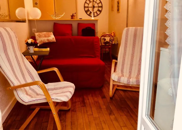 Agreable Dans Le Vieux Διαμέρισμα