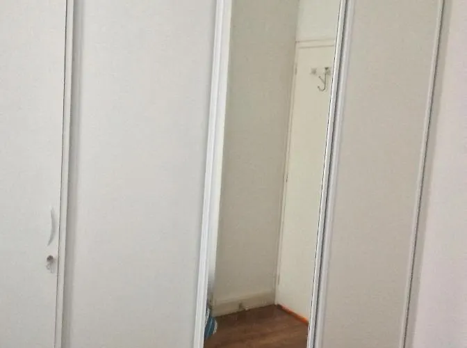 Agreable Dans Le Vieux Διαμέρισμα