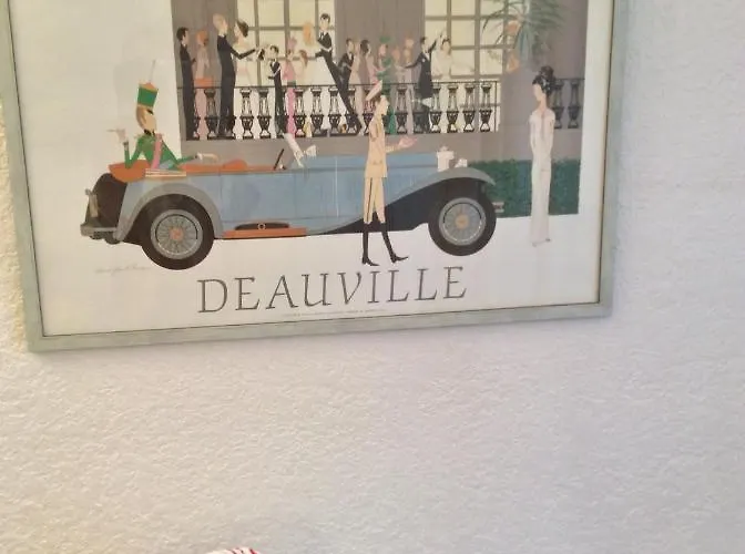 Agreable Dans Le Vieux Трувиль-сюр-Мер